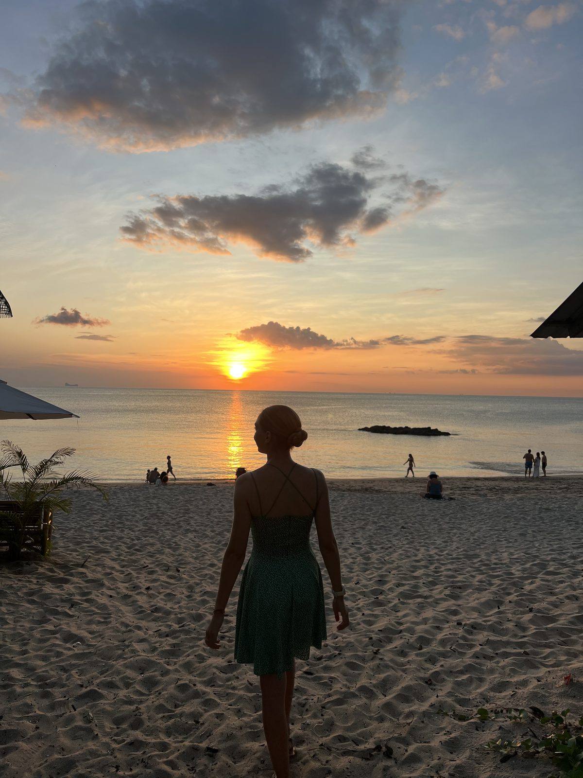 Coucher de soleil sur une plage de Thaïlande