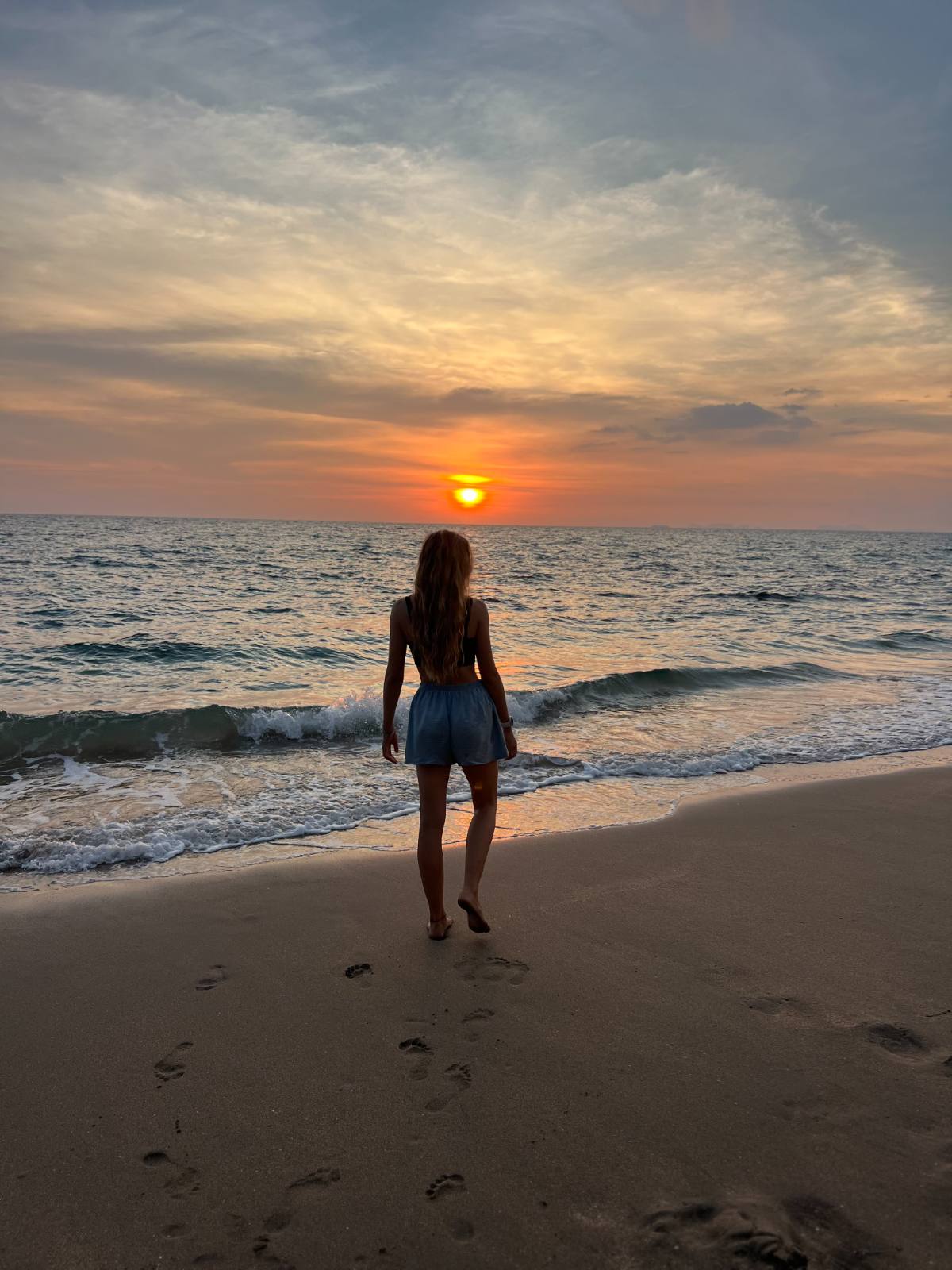 Coucher de soleil sur la plage de Koh Lanta