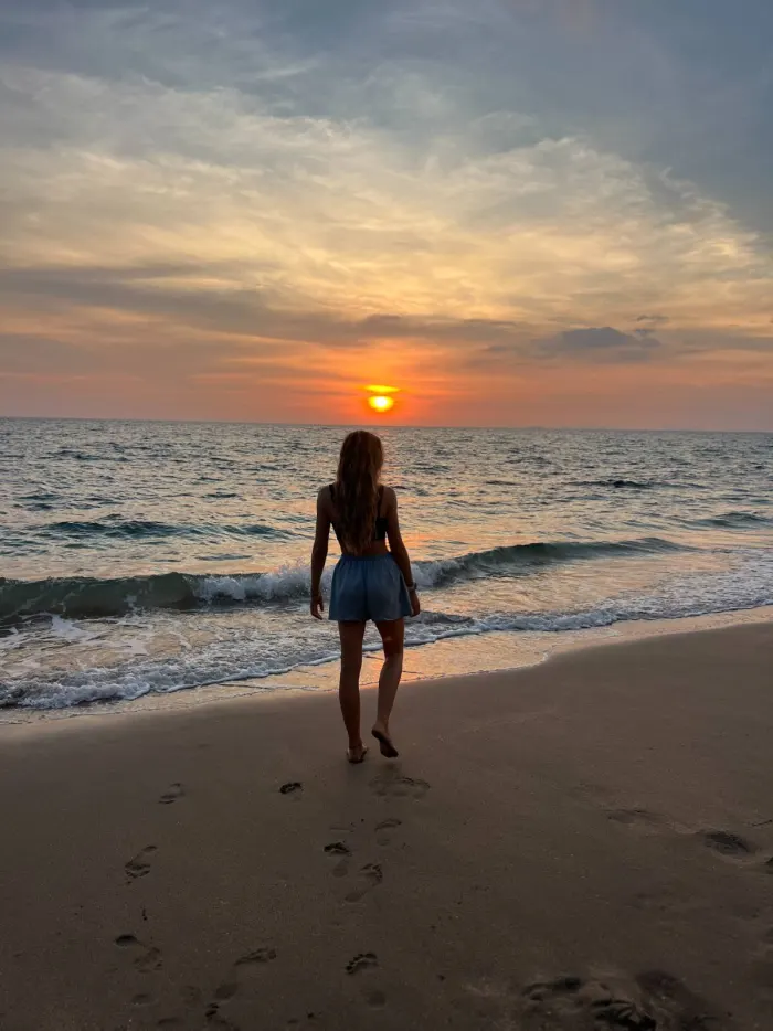 Coucher de soleil sur la plage de Koh Lanta